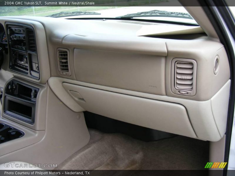 Summit White / Neutral/Shale 2004 GMC Yukon SLT
