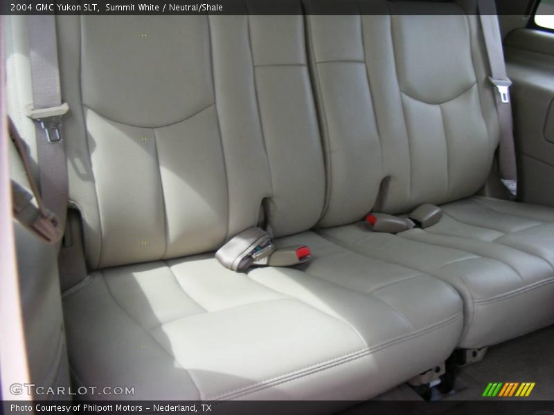 Summit White / Neutral/Shale 2004 GMC Yukon SLT