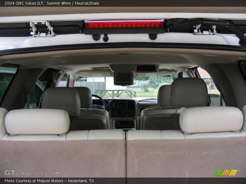 Summit White / Neutral/Shale 2004 GMC Yukon SLT