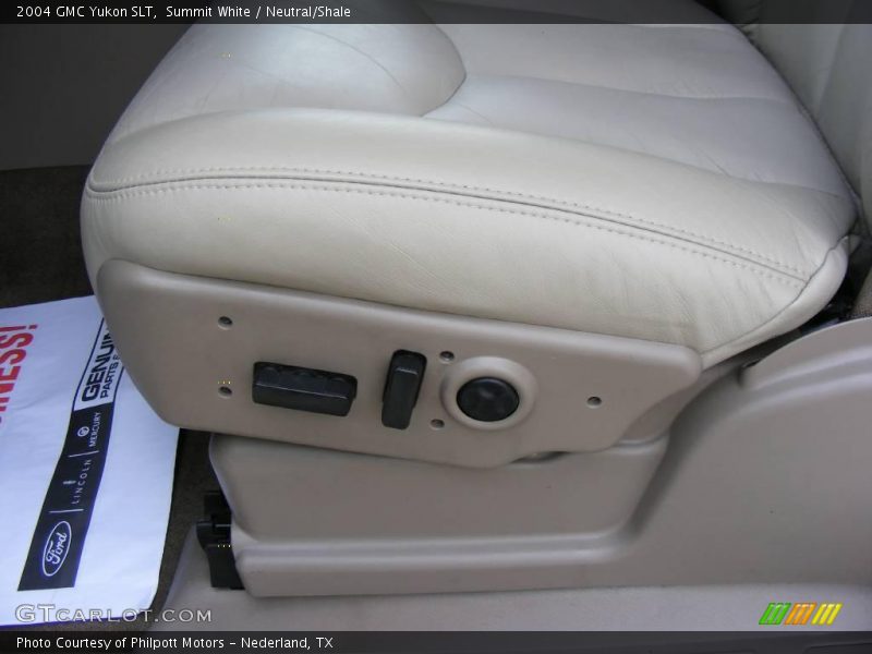 Summit White / Neutral/Shale 2004 GMC Yukon SLT