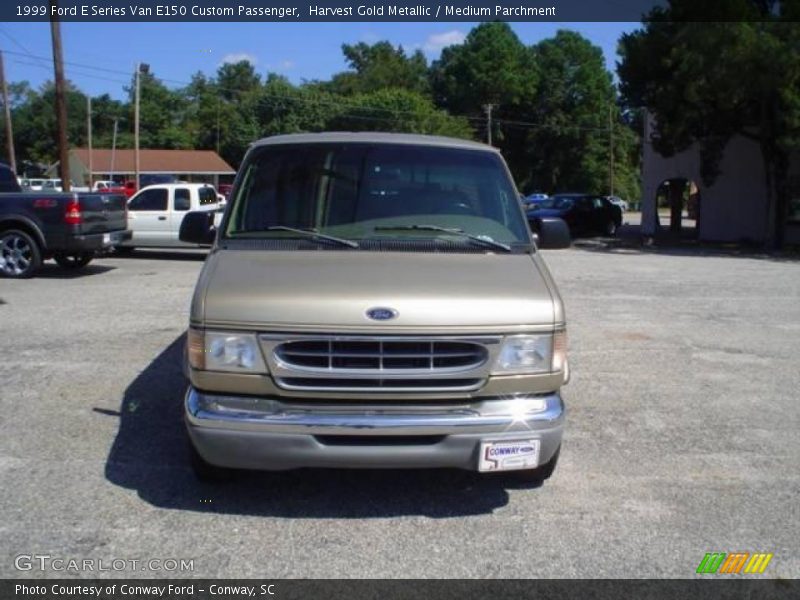 Harvest Gold Metallic / Medium Parchment 1999 Ford E Series Van E150 Custom Passenger