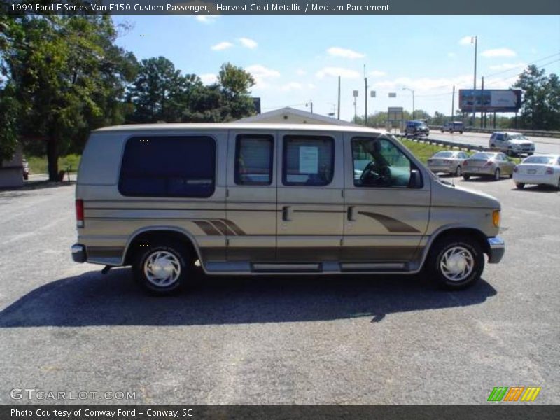 Harvest Gold Metallic / Medium Parchment 1999 Ford E Series Van E150 Custom Passenger