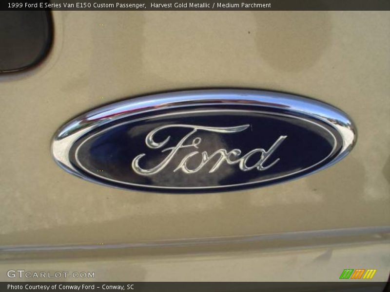 Harvest Gold Metallic / Medium Parchment 1999 Ford E Series Van E150 Custom Passenger