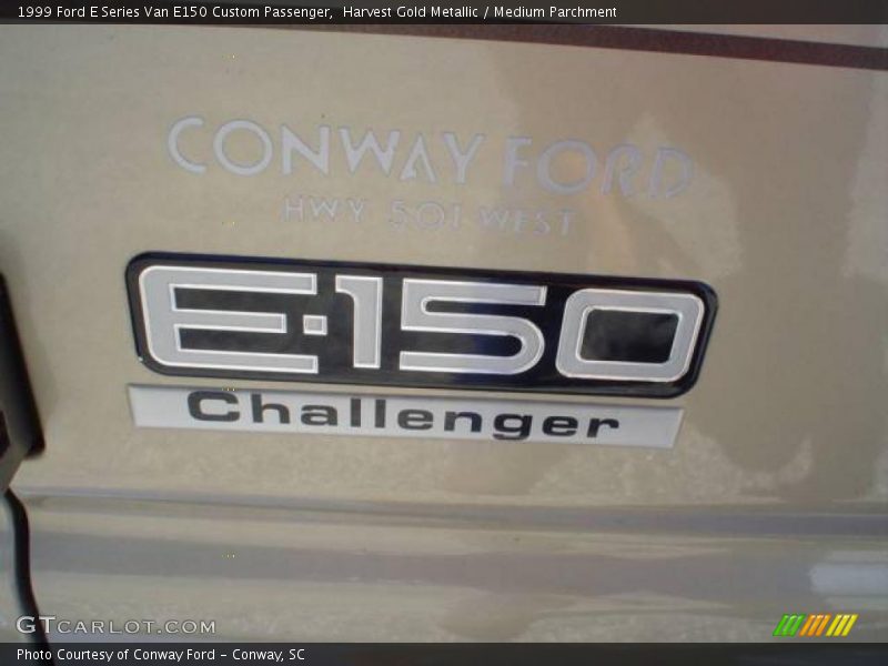 Harvest Gold Metallic / Medium Parchment 1999 Ford E Series Van E150 Custom Passenger
