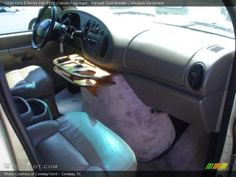 Harvest Gold Metallic / Medium Parchment 1999 Ford E Series Van E150 Custom Passenger
