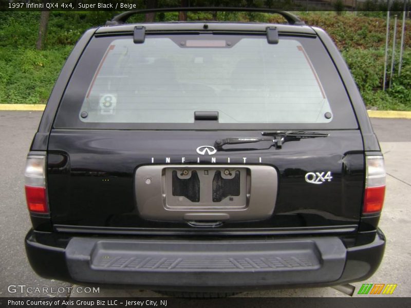 Super Black / Beige 1997 Infiniti QX4 4x4