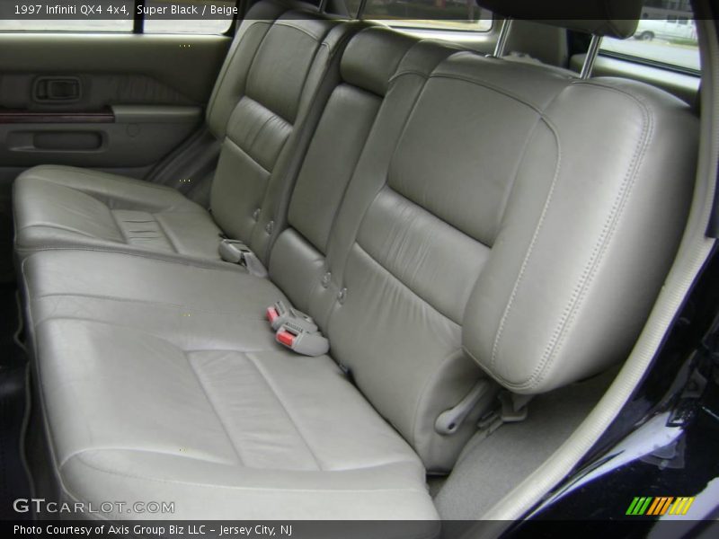 Super Black / Beige 1997 Infiniti QX4 4x4