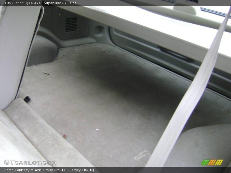 Super Black / Beige 1997 Infiniti QX4 4x4
