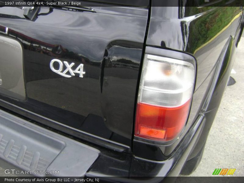Super Black / Beige 1997 Infiniti QX4 4x4