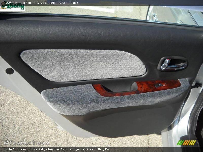 Bright Silver / Black 2005 Hyundai Sonata GLS V6