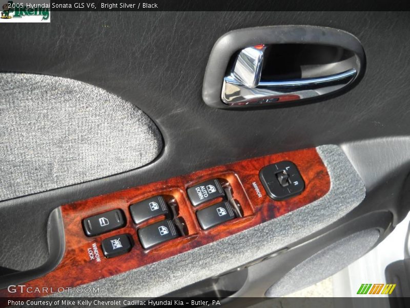 Bright Silver / Black 2005 Hyundai Sonata GLS V6