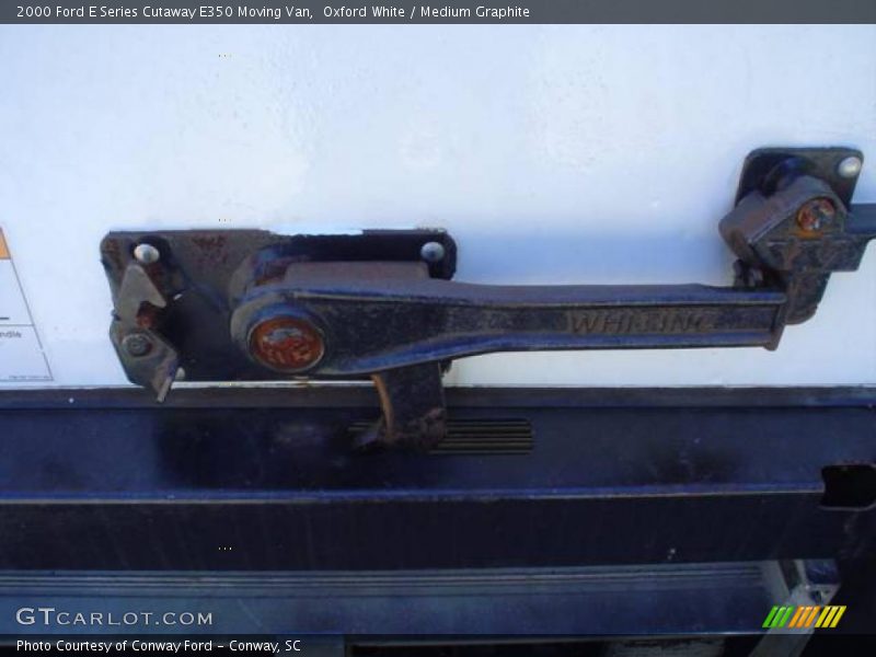Oxford White / Medium Graphite 2000 Ford E Series Cutaway E350 Moving Van