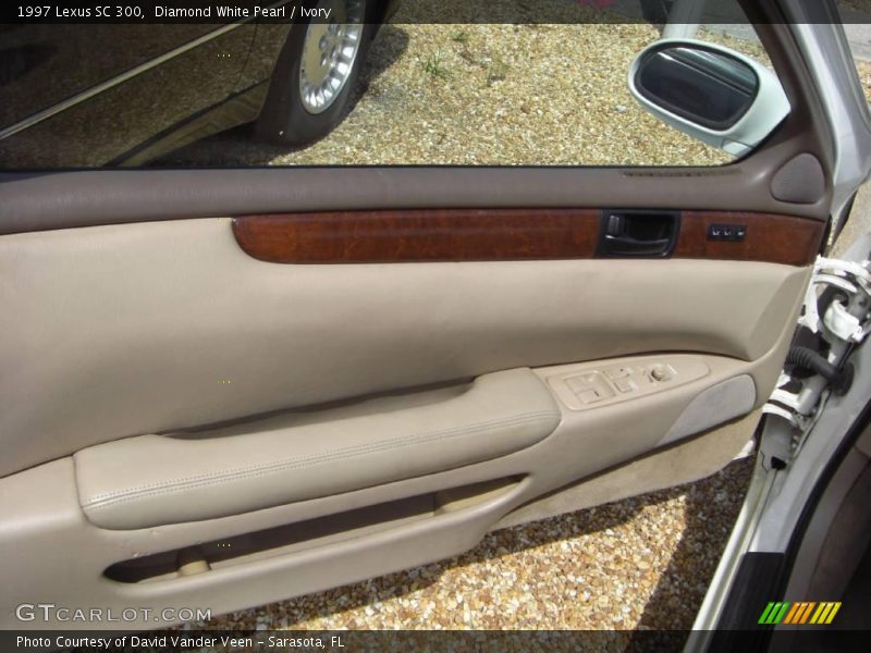 Diamond White Pearl / Ivory 1997 Lexus SC 300