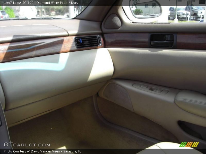 Diamond White Pearl / Ivory 1997 Lexus SC 300