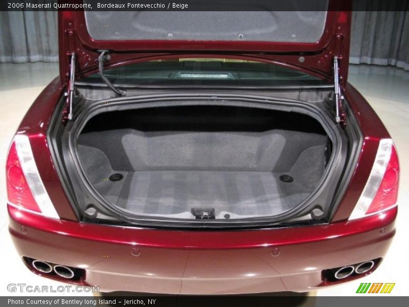 Bordeaux Pontevecchio / Beige 2006 Maserati Quattroporte