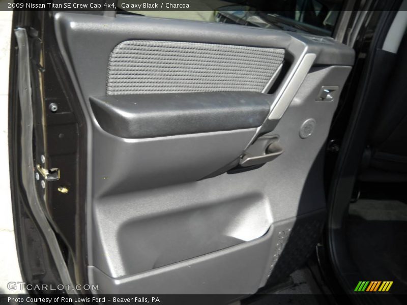 Galaxy Black / Charcoal 2009 Nissan Titan SE Crew Cab 4x4