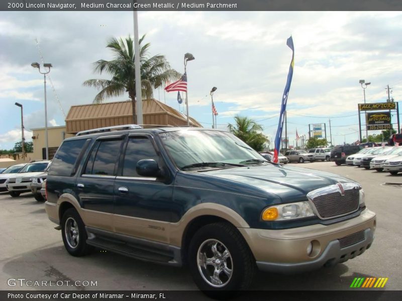 Medium Charcoal Green Metallic / Medium Parchment 2000 Lincoln Navigator