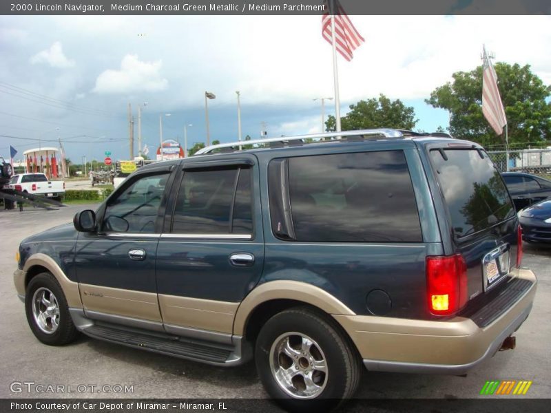 Medium Charcoal Green Metallic / Medium Parchment 2000 Lincoln Navigator