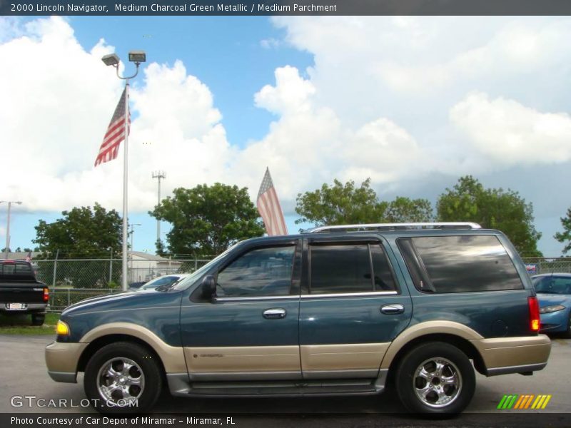 Medium Charcoal Green Metallic / Medium Parchment 2000 Lincoln Navigator