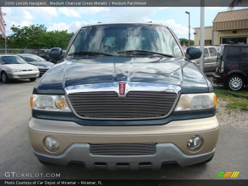 Medium Charcoal Green Metallic / Medium Parchment 2000 Lincoln Navigator