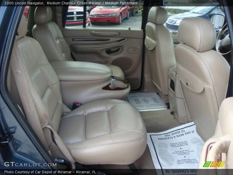 Medium Charcoal Green Metallic / Medium Parchment 2000 Lincoln Navigator