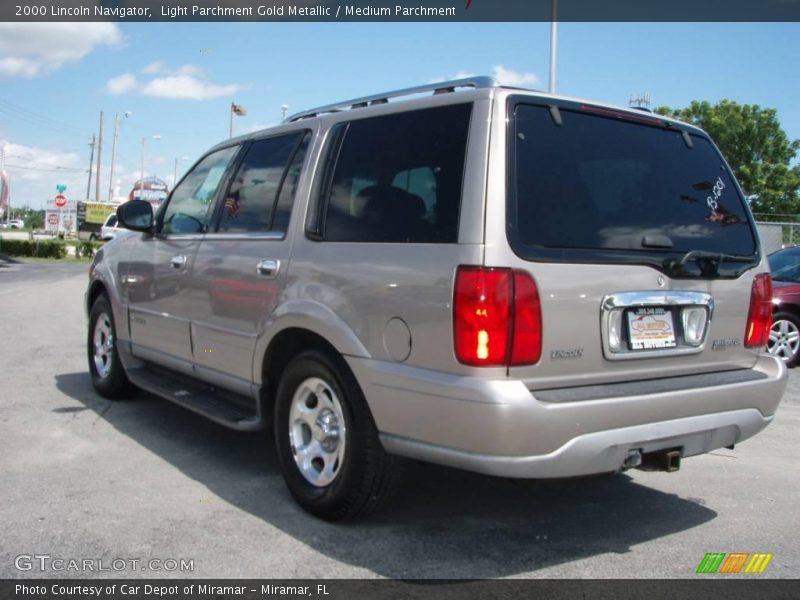 Light Parchment Gold Metallic / Medium Parchment 2000 Lincoln Navigator