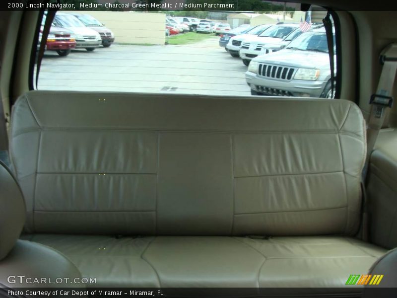 Medium Charcoal Green Metallic / Medium Parchment 2000 Lincoln Navigator