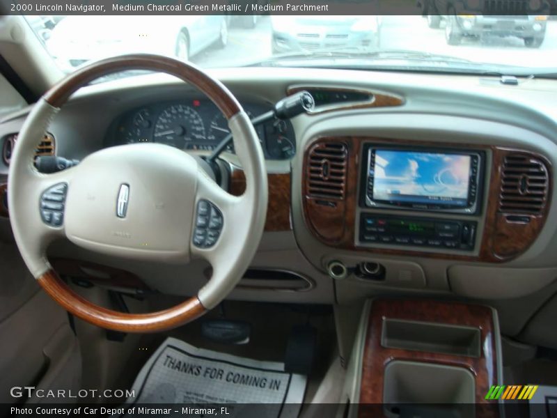 Medium Charcoal Green Metallic / Medium Parchment 2000 Lincoln Navigator