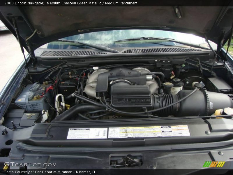 Medium Charcoal Green Metallic / Medium Parchment 2000 Lincoln Navigator