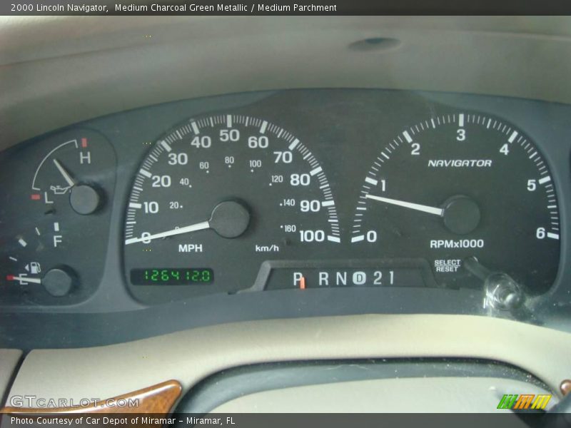 Medium Charcoal Green Metallic / Medium Parchment 2000 Lincoln Navigator