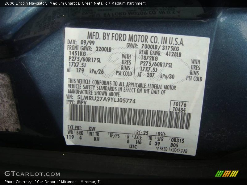 Medium Charcoal Green Metallic / Medium Parchment 2000 Lincoln Navigator