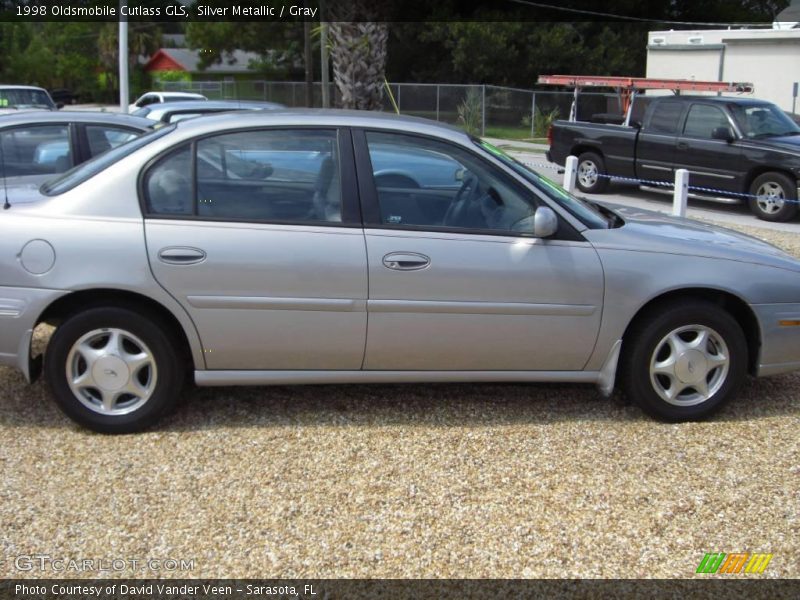 Silver Metallic / Gray 1998 Oldsmobile Cutlass GLS