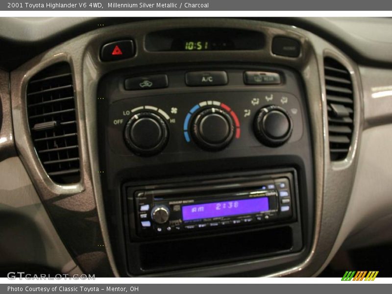 Millennium Silver Metallic / Charcoal 2001 Toyota Highlander V6 4WD