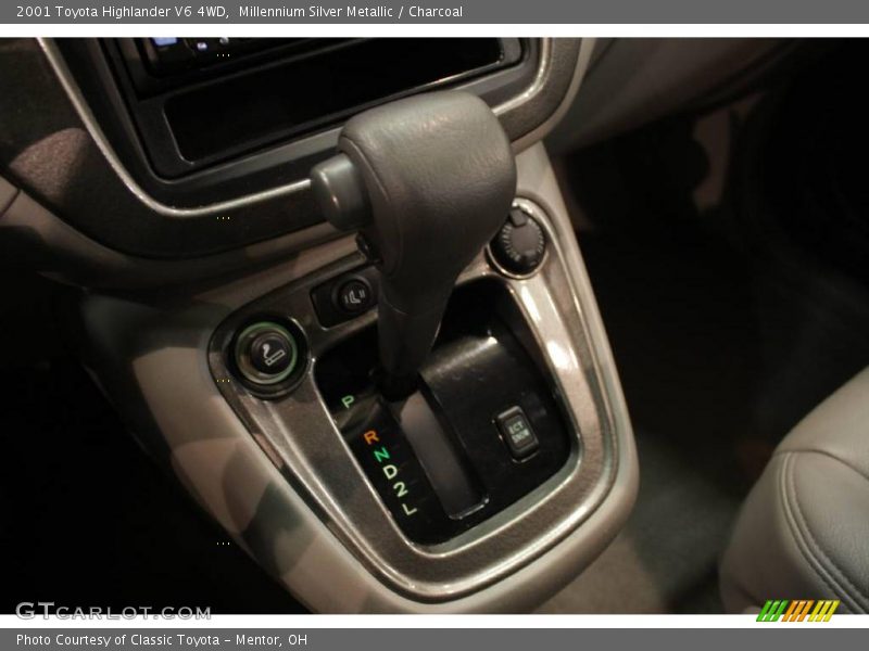 Millennium Silver Metallic / Charcoal 2001 Toyota Highlander V6 4WD