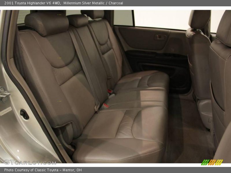 Millennium Silver Metallic / Charcoal 2001 Toyota Highlander V6 4WD