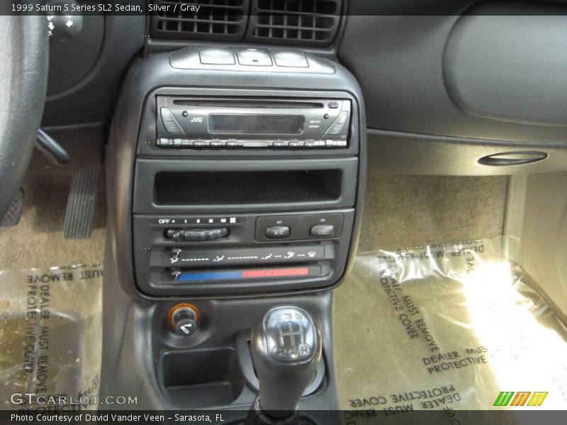 Silver / Gray 1999 Saturn S Series SL2 Sedan