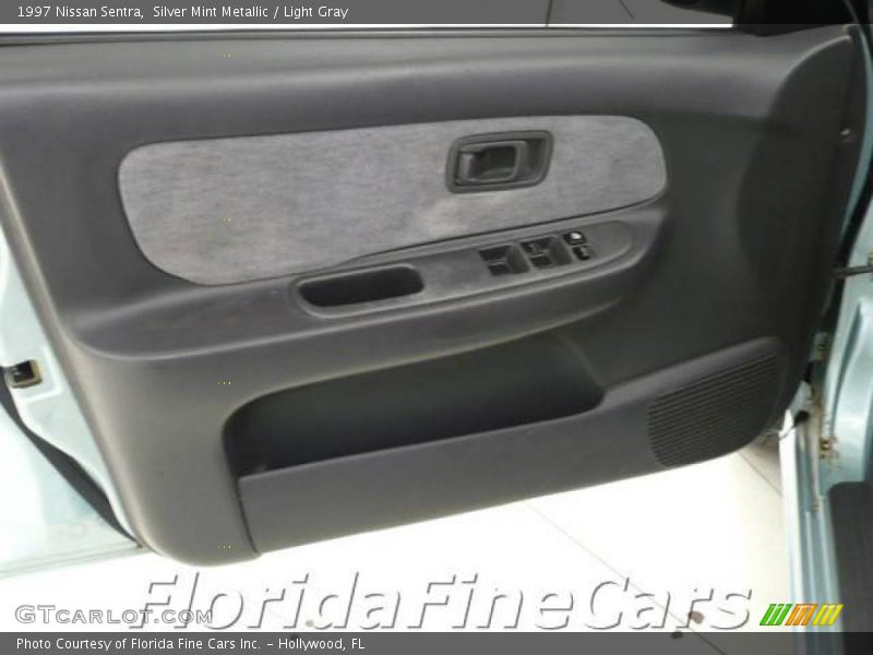 Silver Mint Metallic / Light Gray 1997 Nissan Sentra