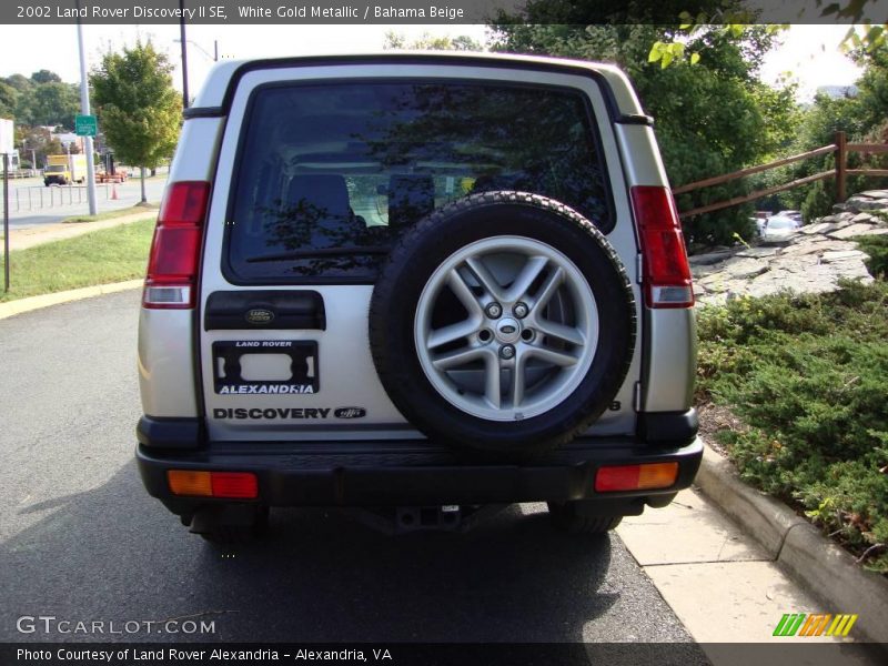 White Gold Metallic / Bahama Beige 2002 Land Rover Discovery II SE