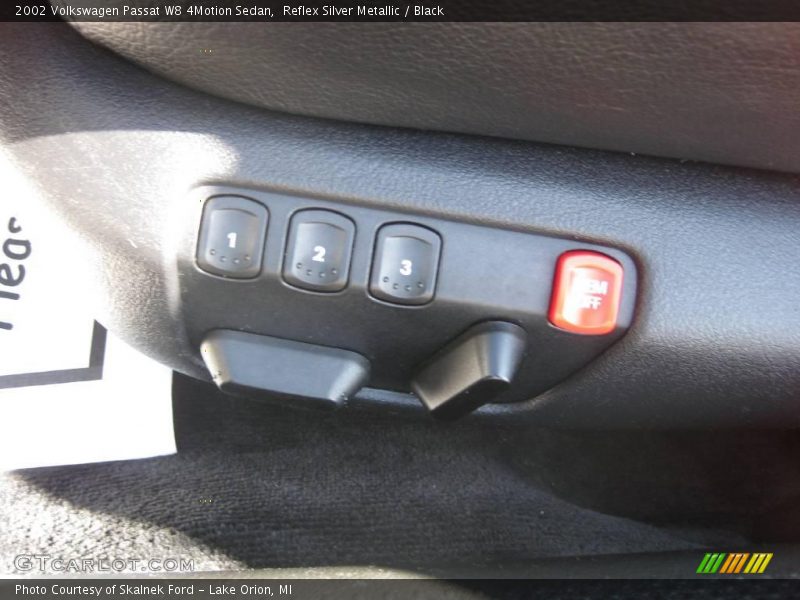 Reflex Silver Metallic / Black 2002 Volkswagen Passat W8 4Motion Sedan