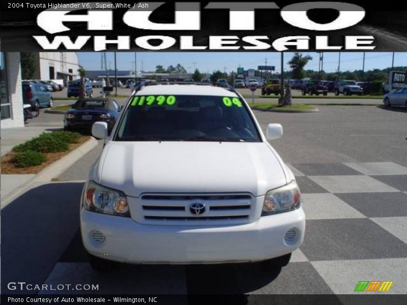 Super White / Ash 2004 Toyota Highlander V6