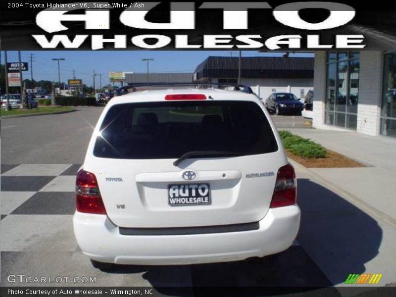 Super White / Ash 2004 Toyota Highlander V6