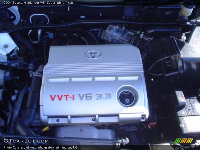 Super White / Ash 2004 Toyota Highlander V6