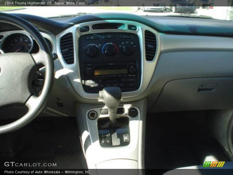 Super White / Ash 2004 Toyota Highlander V6
