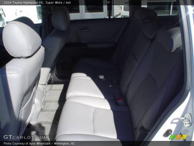 Super White / Ash 2004 Toyota Highlander V6