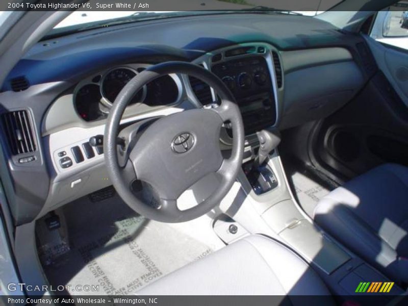 Super White / Ash 2004 Toyota Highlander V6