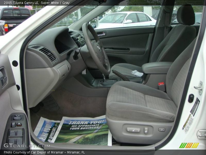 Super White / Gray 2005 Toyota Camry LE