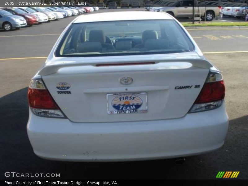 Super White / Taupe 2005 Toyota Camry SE