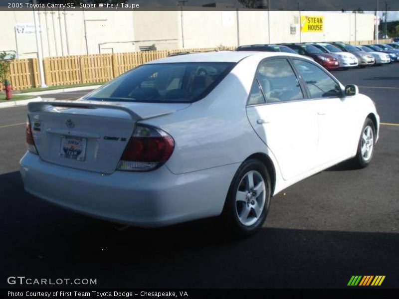 Super White / Taupe 2005 Toyota Camry SE