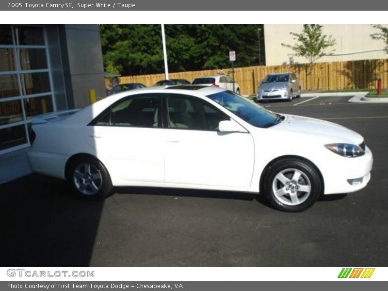 Super White / Taupe 2005 Toyota Camry SE