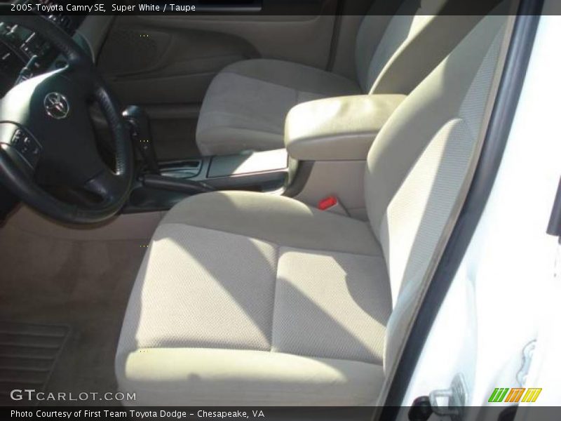 Super White / Taupe 2005 Toyota Camry SE
